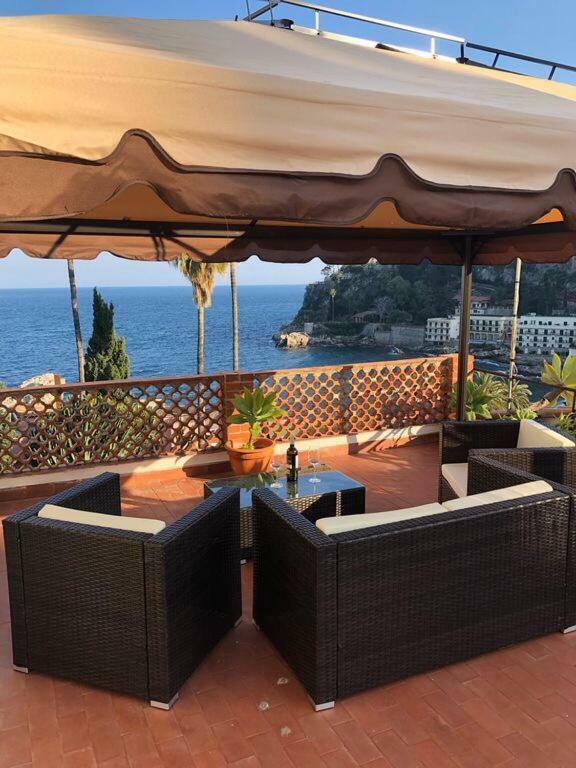 La Bomboniera Della Brigata Spendereccia! Lejlighed Taormina Eksteriør billede